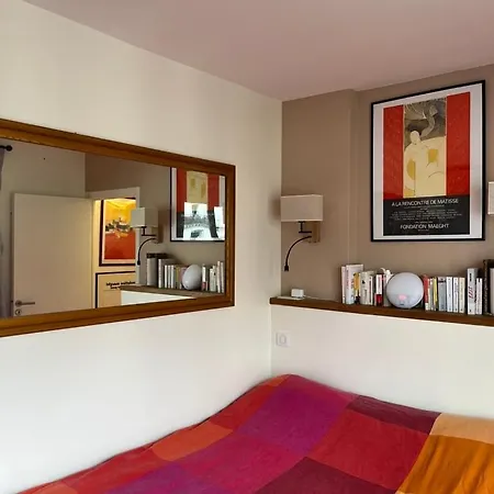 Cozy And Lively Apartment With Balcony Paris
