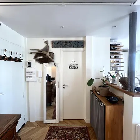 Cozy And Lively Apartment With Balcony * Paris
